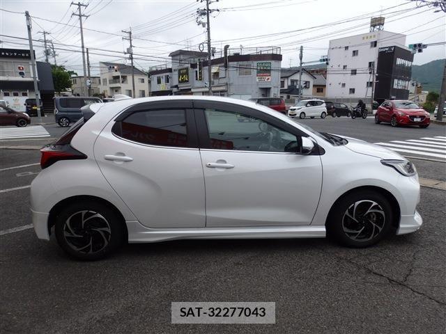 Toyota YARIS 2022-12 8832684-5