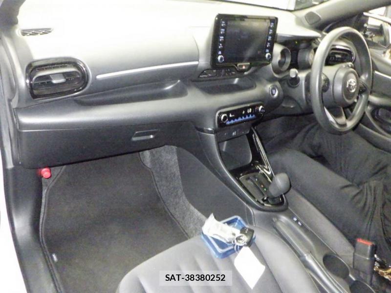 Toyota YARIS 2021-07 8842518-4