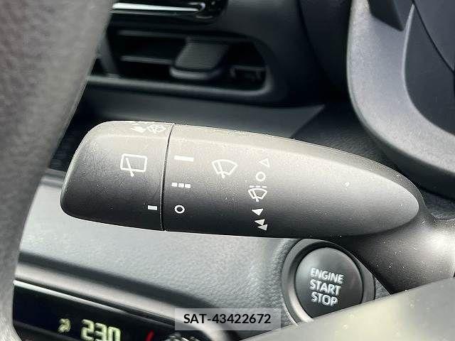 Toyota YARIS 2025-03 8872483-25