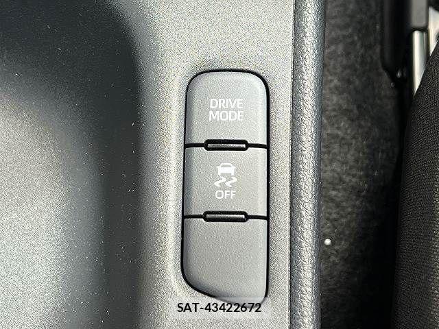 Toyota YARIS 2025-03 8872483-27