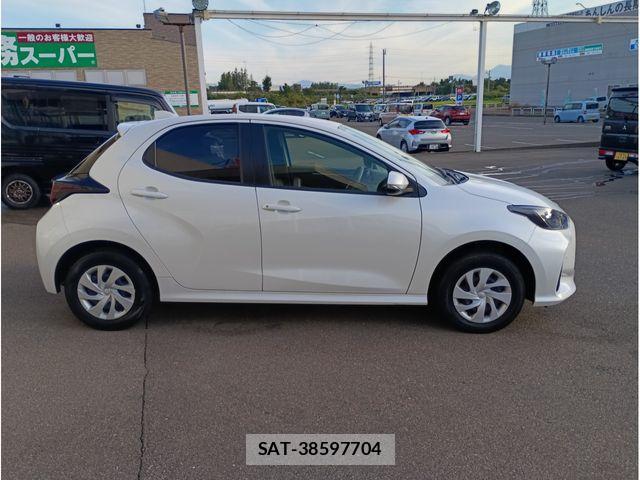 Toyota YARIS 2023-10 8883147-3