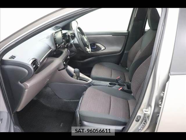 Toyota YARIS 2022-06 8883144-11