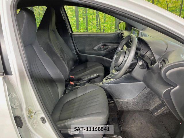Toyota YARIS 2024-07 8884675-7
