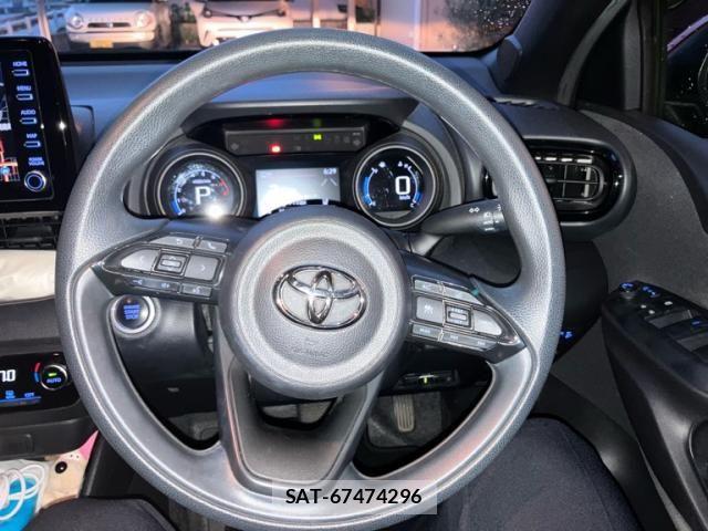 Toyota YARIS 2021-06 8884680-9