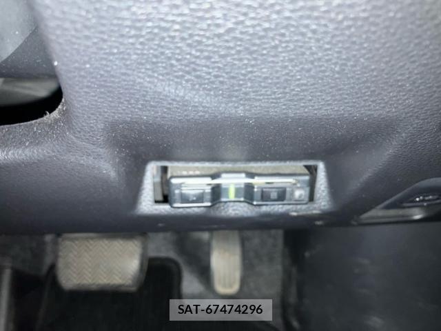 Toyota YARIS 2021-06 8884680-14
