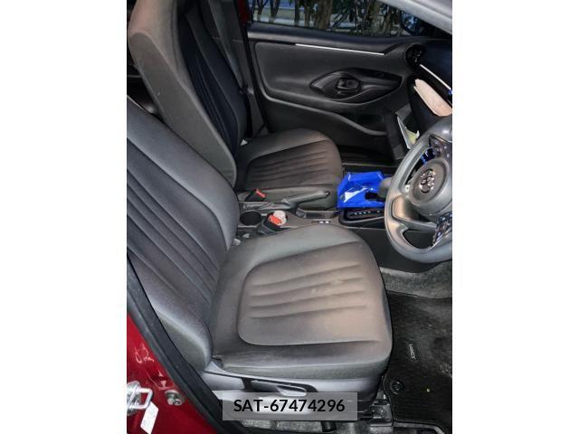 Toyota YARIS 2021-06 8884680-21