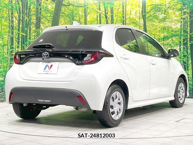 Toyota YARIS 2024-07 8884678-16
