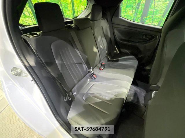Toyota YARIS 2024-04 8884672-9