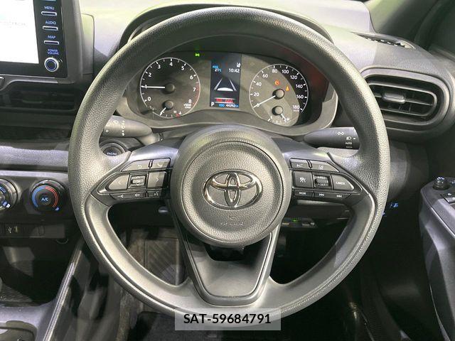 Toyota YARIS 2024-04 8884672-11