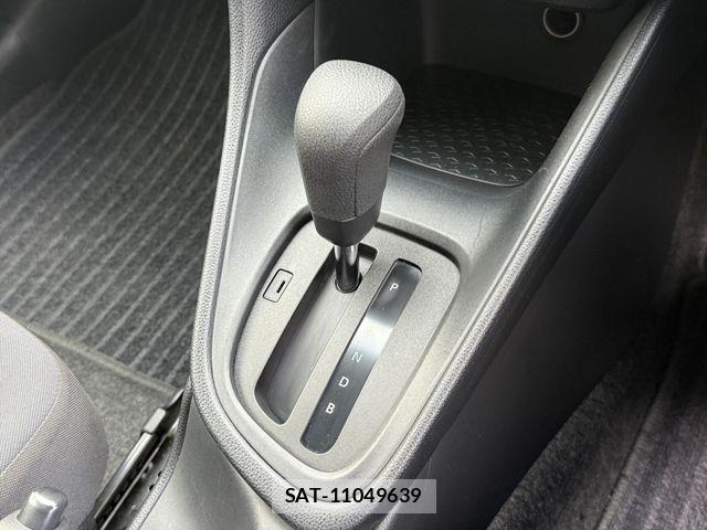 Toyota YARIS 2021-09 8884681-17