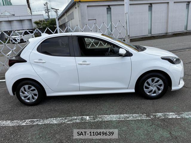 Toyota YARIS 2021-09 8884681-3