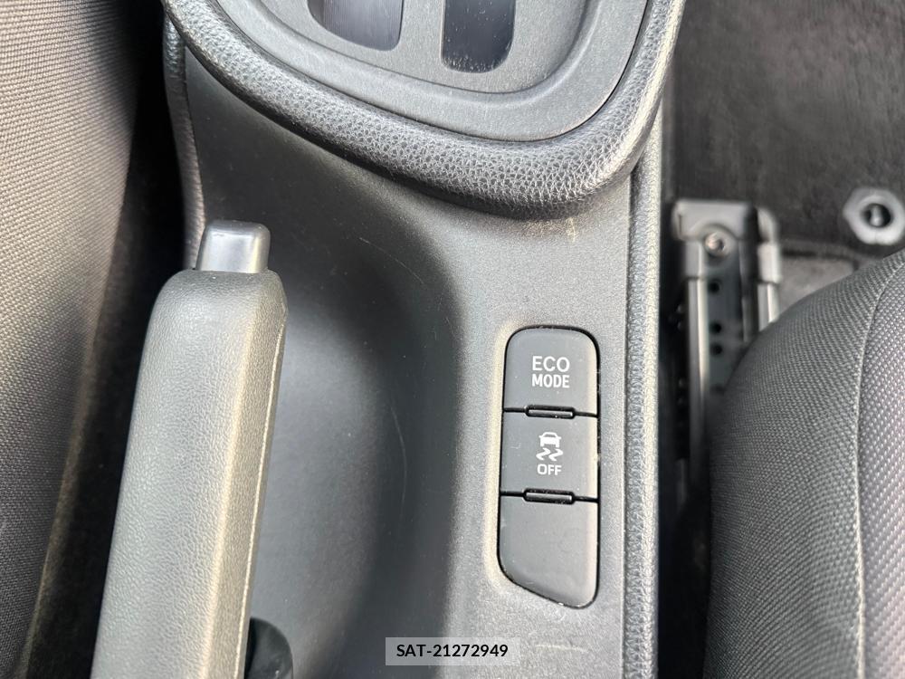 Toyota YARIS 2020-04 5055239-24