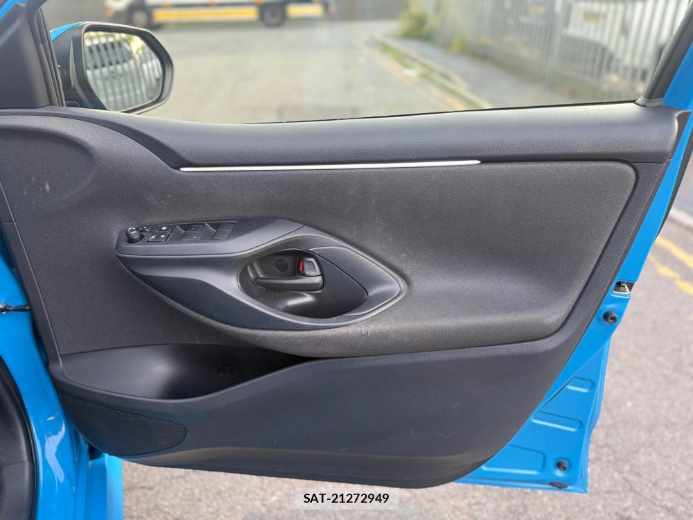 Toyota YARIS 2020-04 5055239-29