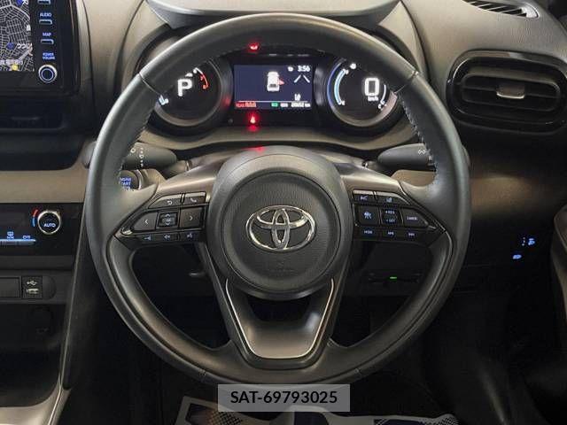 Toyota YARIS CROSS 2023-07 617448-12