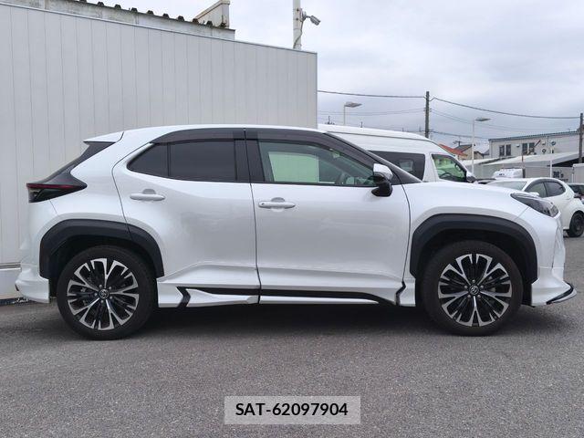 Toyota YARIS CROSS 2024-04 3936361-23