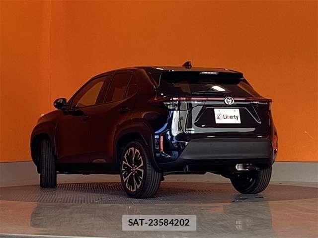 Toyota YARIS CROSS 2024-12 6915997-11