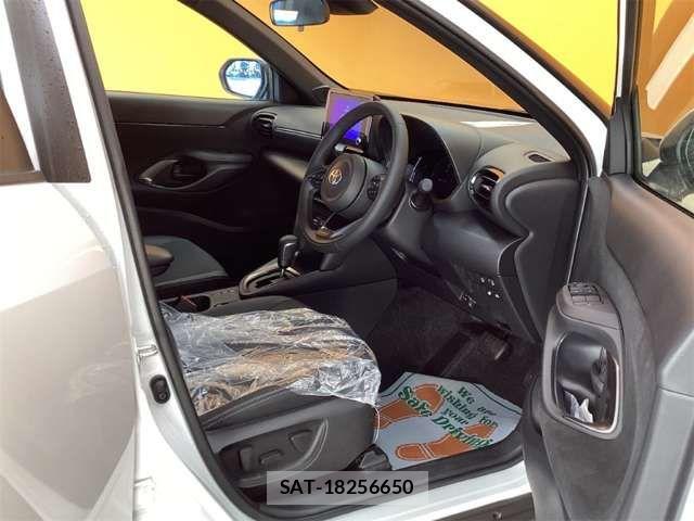 Toyota YARIS CROSS 2024-12 6915992-10