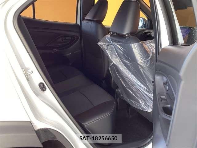Toyota YARIS CROSS 2024-12 6915992-11