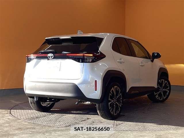 Toyota YARIS CROSS 2024-12 6915992-6