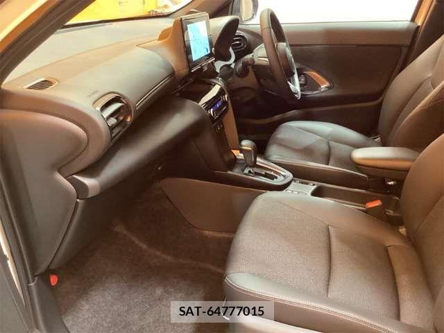 Toyota YARIS CROSS 2024-12 6915990-12