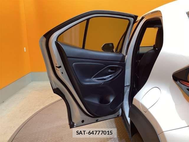 Toyota YARIS CROSS 2024-12 6915990-14