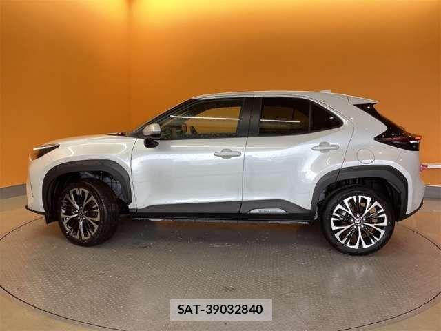 Toyota YARIS CROSS 2024-12 6915994-10