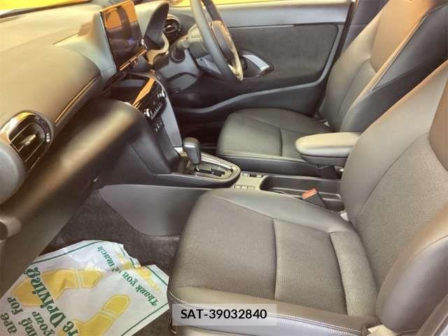Toyota YARIS CROSS 2024-12 6915994-13