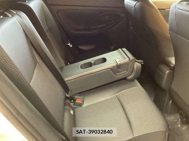 Toyota YARIS CROSS 2024-12 6915994-18