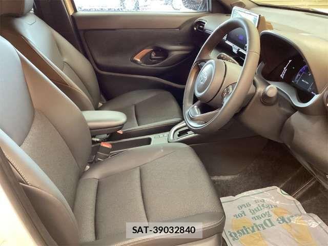 Toyota YARIS CROSS 2024-12 6915994-19