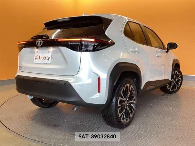 Toyota YARIS CROSS 2024-12 6915994-7