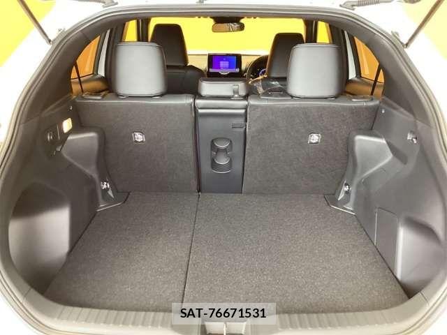 Toyota YARIS CROSS 2024-12 6915989-12