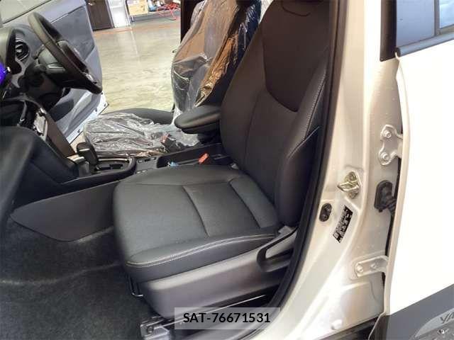 Toyota YARIS CROSS 2024-12 6915989-16