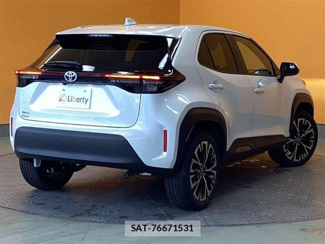 Toyota YARIS CROSS 2024-12 6915989-7