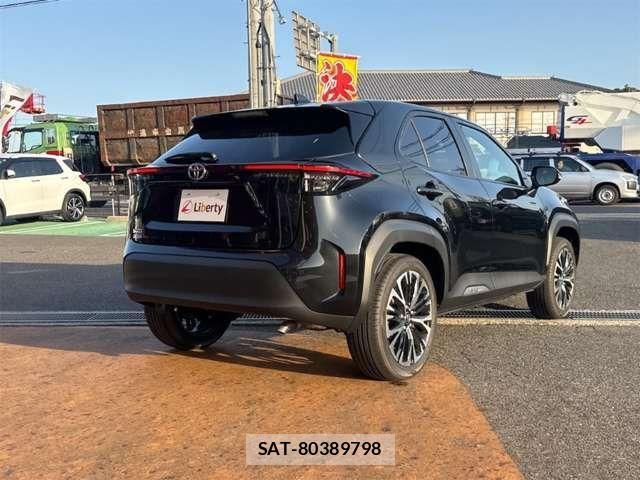 Toyota YARIS CROSS 2024-12 6915995-10