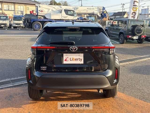 Toyota YARIS CROSS 2024-12 6915995-11