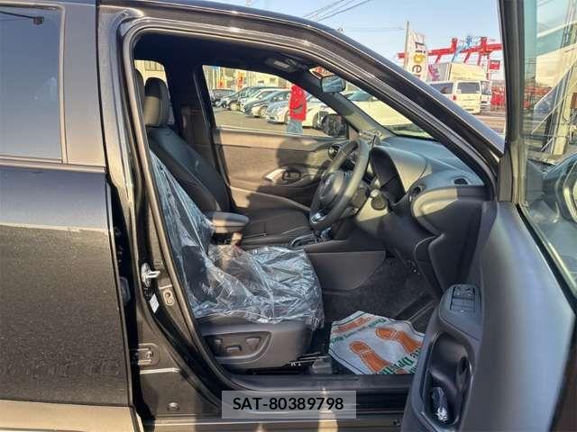Toyota YARIS CROSS 2024-12 6915995-13