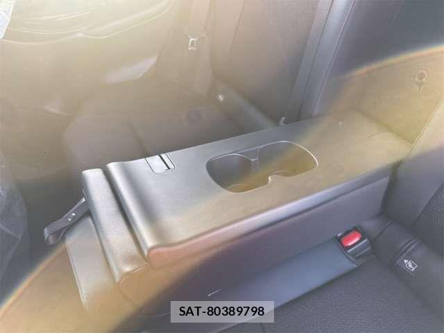 Toyota YARIS CROSS 2024-12 6915995-17