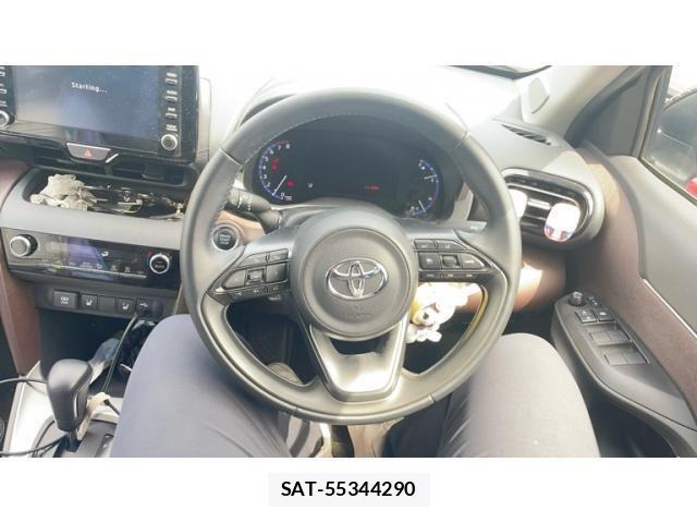 Toyota YARIS CROSS 2022-03 7061552-10