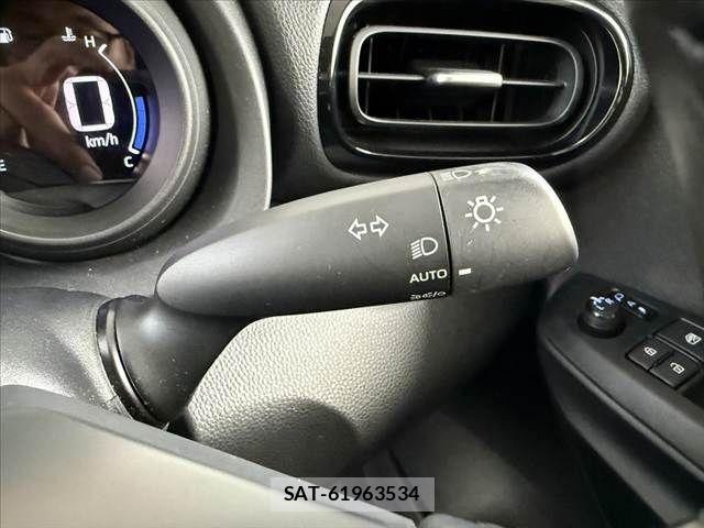 Toyota YARIS CROSS 2021-02 7227732-24