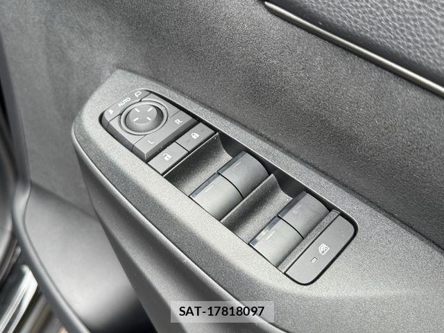 Toyota YARIS CROSS 2025-03 7227742-22
