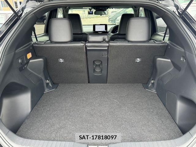 Toyota YARIS CROSS 2025-03 7227742-26