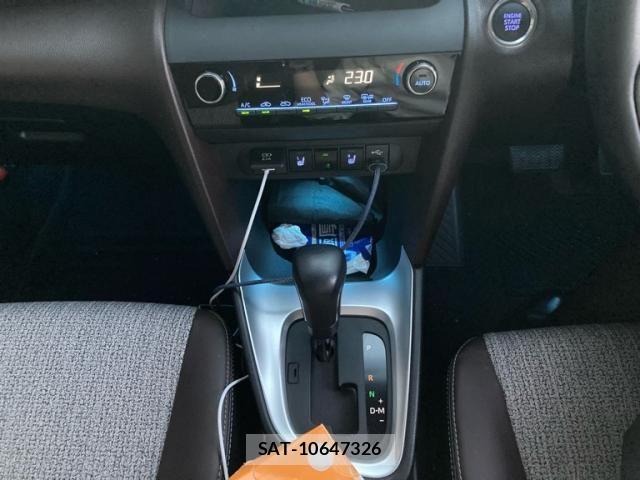 Toyota YARIS CROSS 2021-07 7273345-16