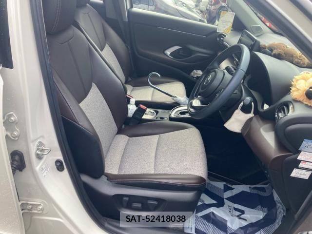Toyota YARIS CROSS 2020-11 7331478-12