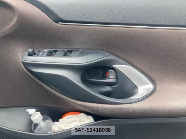 Toyota YARIS CROSS 2020-11 7331478-14