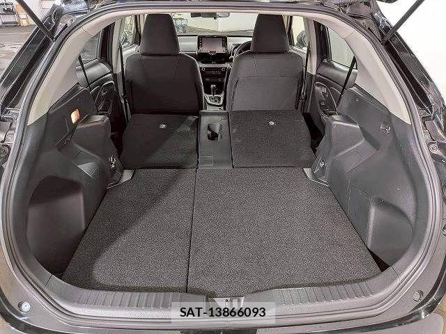 Toyota YARIS CROSS 2021-07 7360675-12