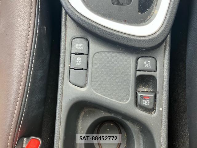 Toyota YARIS CROSS 2023-07 7360666-15