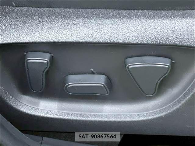 Toyota YARIS CROSS 2024-11 7360654-13