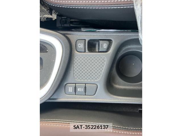 Toyota YARIS CROSS 2023-07 7360664-13