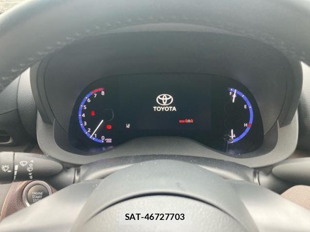 Toyota YARIS CROSS 2020-10 7459130-22