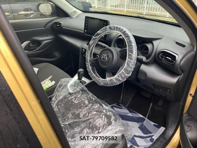 Toyota YARIS CROSS 2021-12 7563126-10